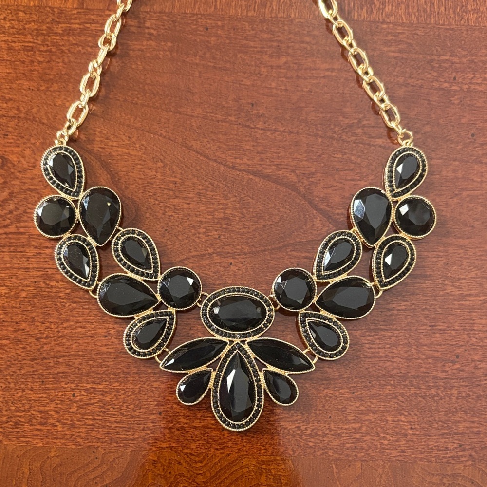 Elegant Black and Gold Necklace